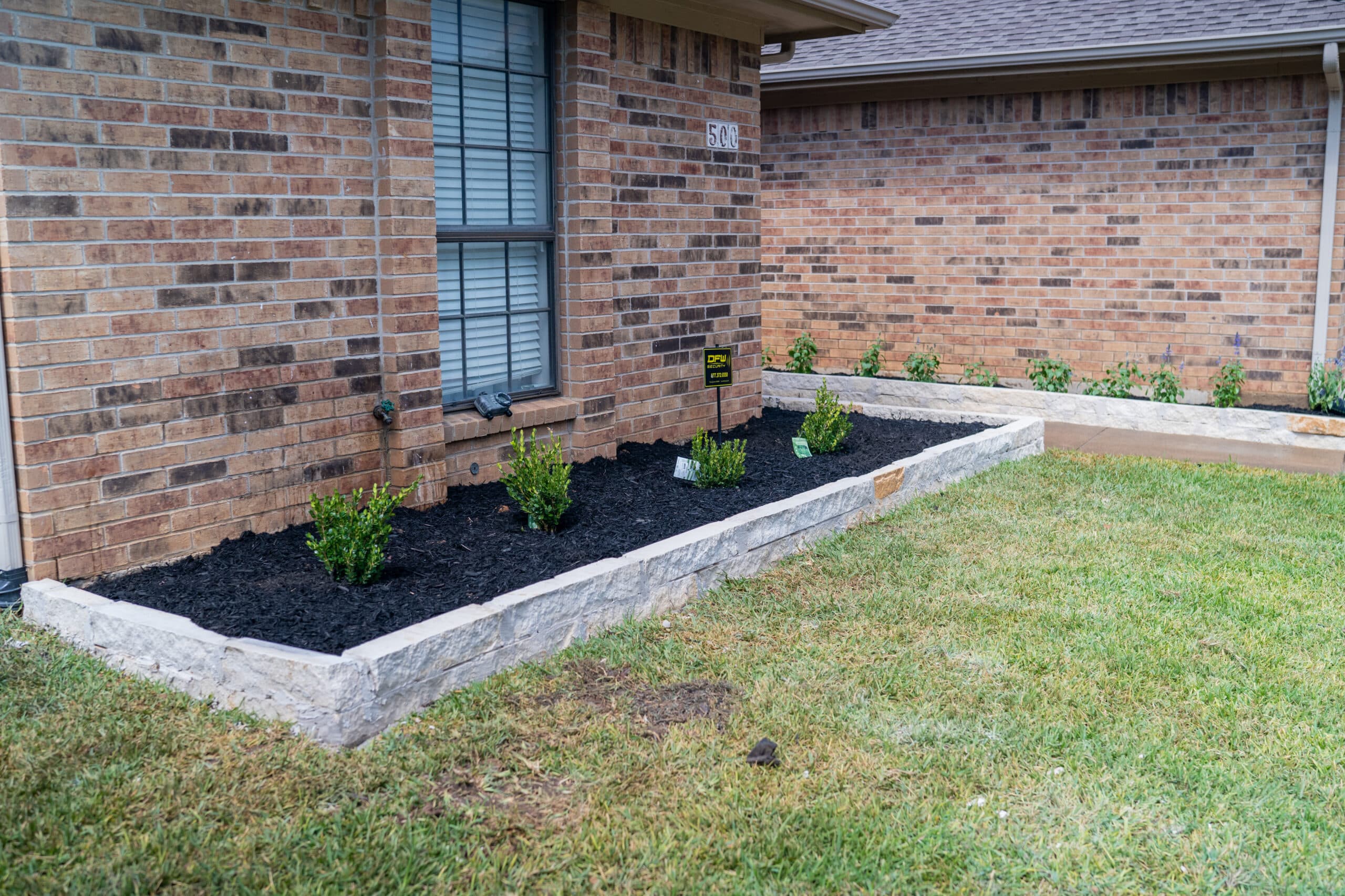 How to Blend Flowerbeds with Hardscaping for a Cohesive Landscape